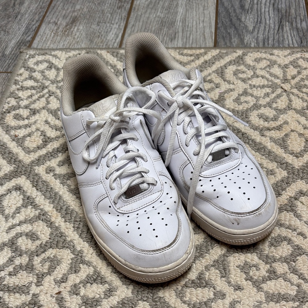 Nike White Women's Sneakers